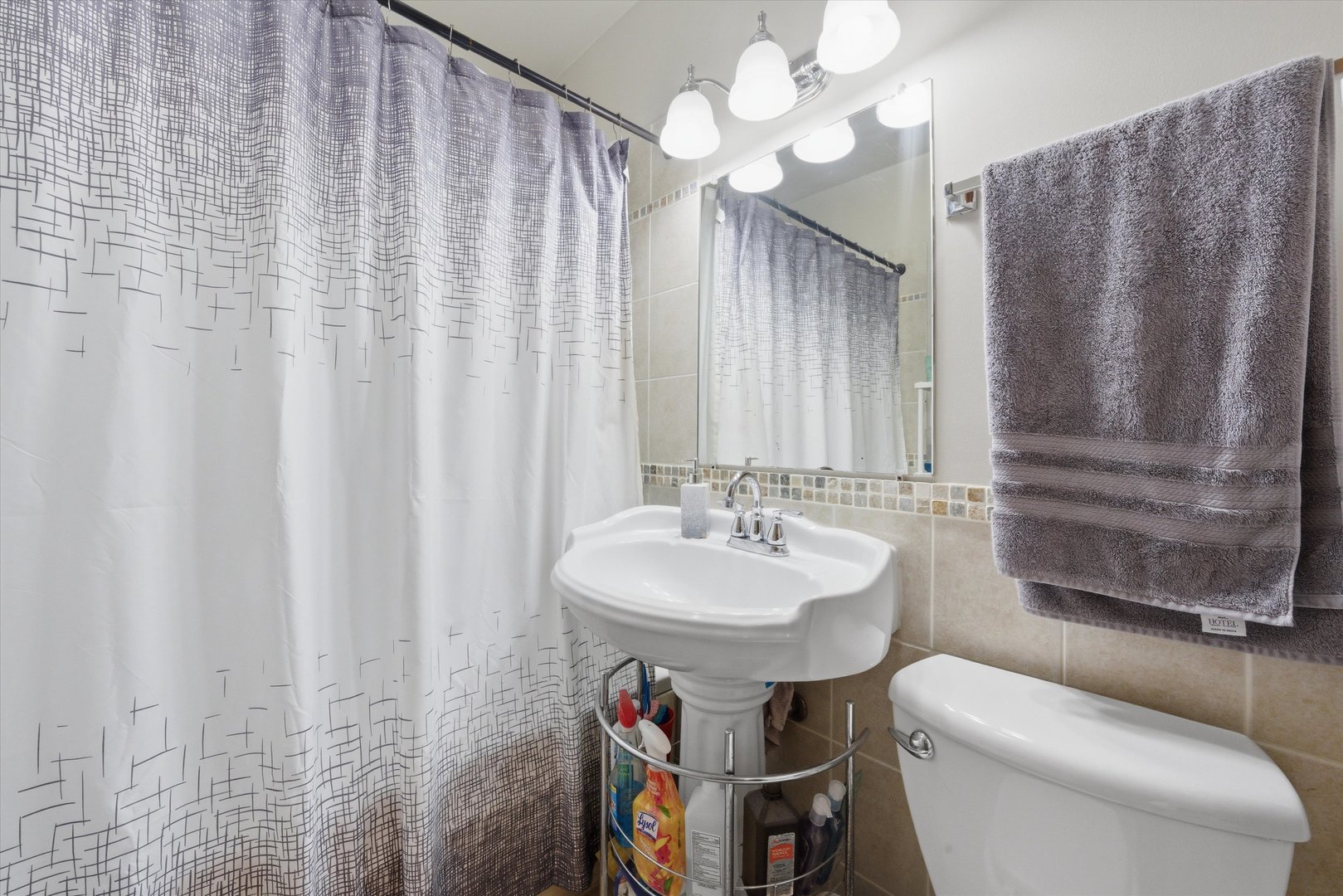 1615 W BEVERLY GLEN Parkway