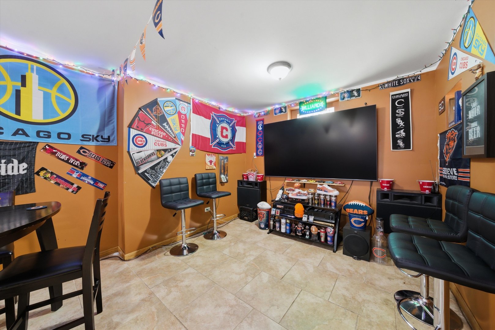 1615 W BEVERLY GLEN Parkway