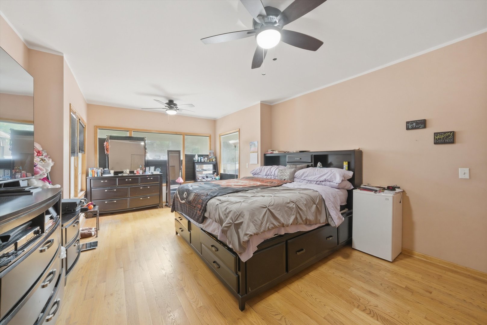 1615 W BEVERLY GLEN Parkway