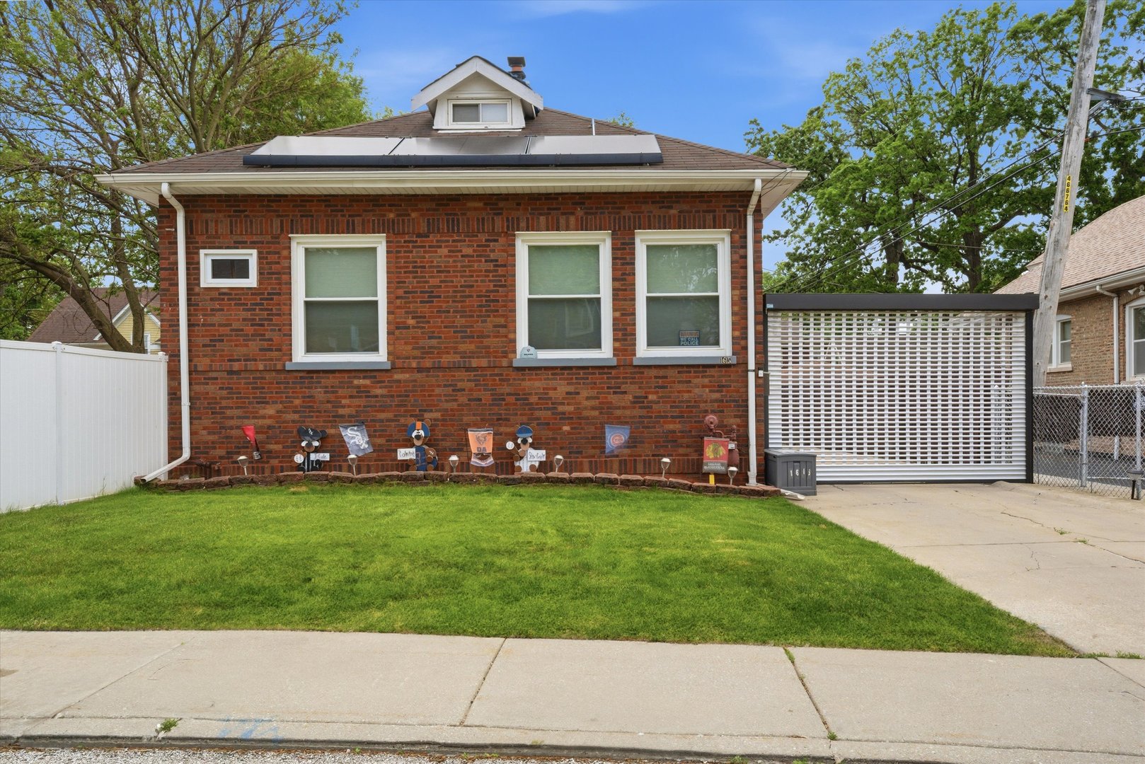 1615 W BEVERLY GLEN Parkway