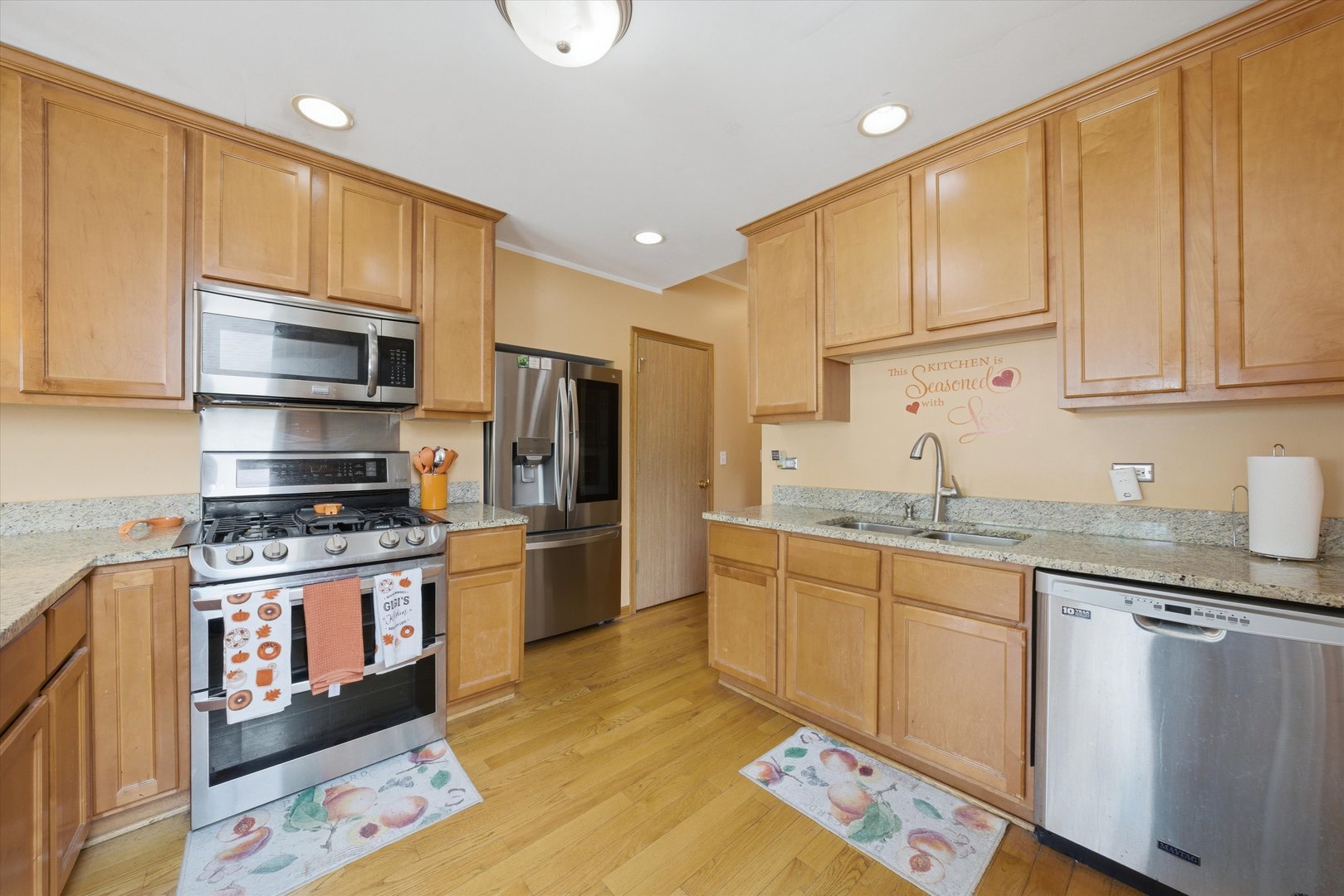 1615 W BEVERLY GLEN Parkway