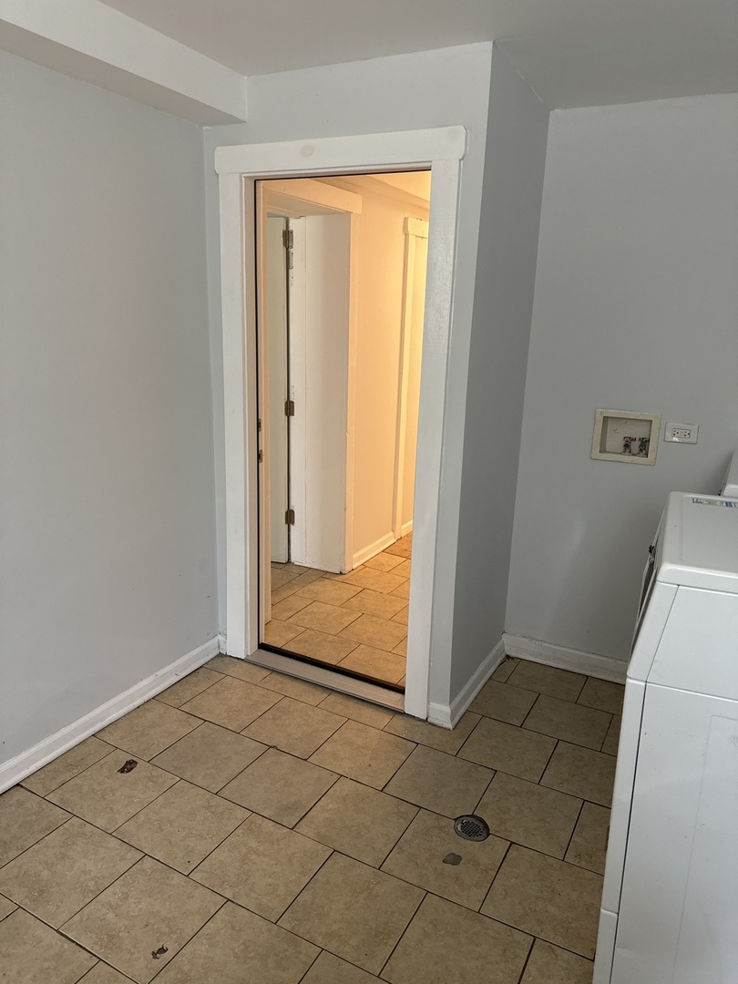 6344 S Eberhart Avenue Unit: 1