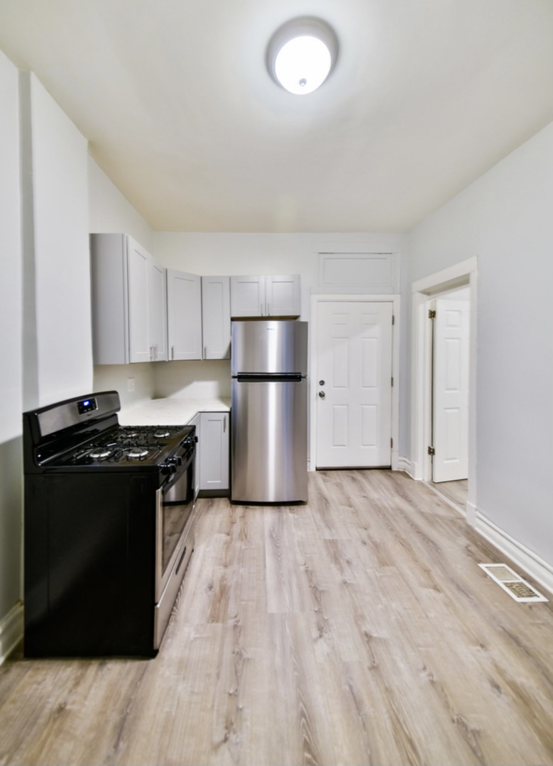 6344 S Eberhart Avenue Unit: 1