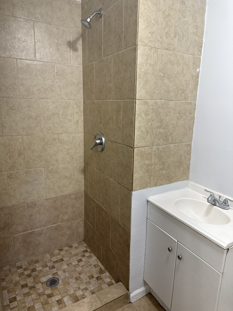 6344 S Eberhart Avenue Unit: 1