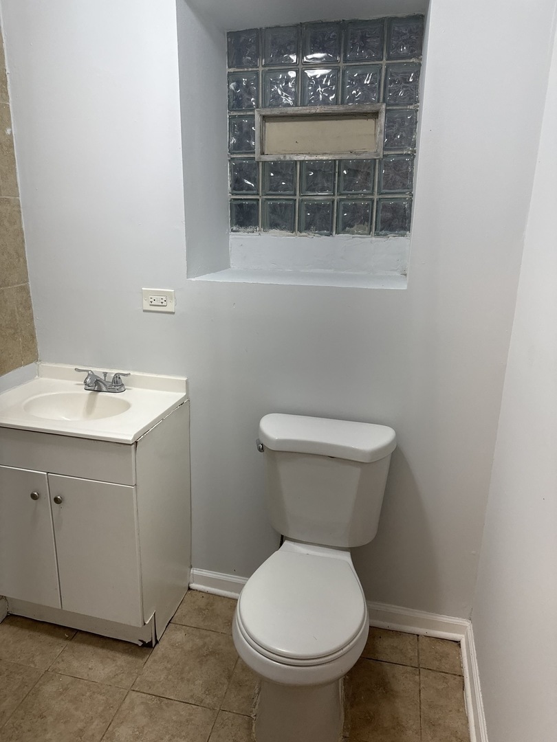 6344 S Eberhart Avenue Unit: 1