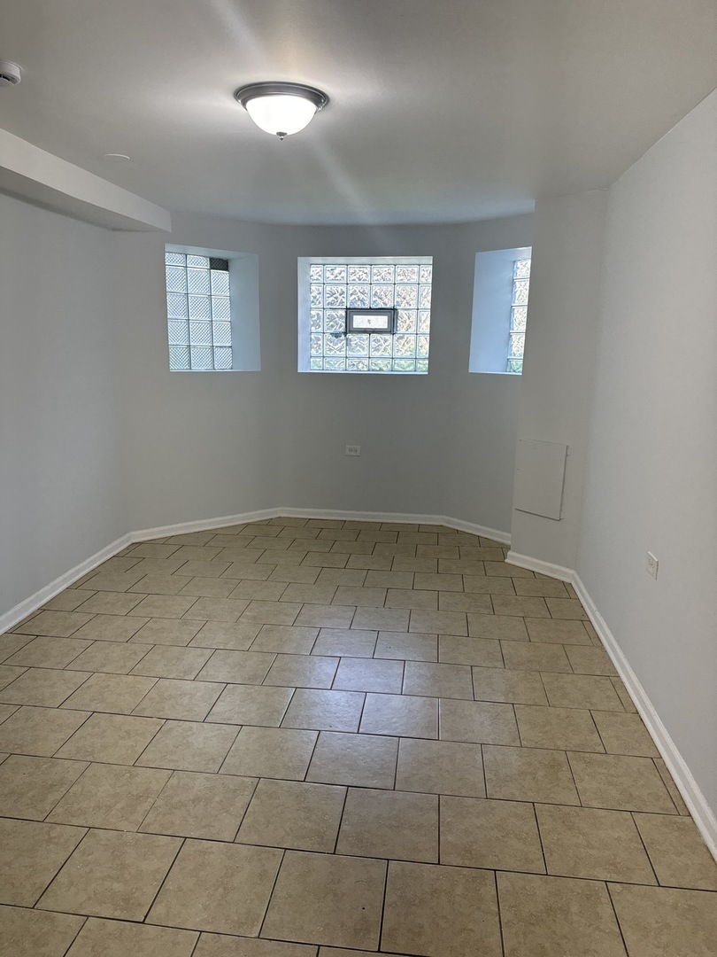 6344 S Eberhart Avenue Unit: 1