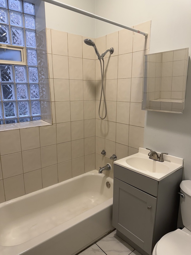 6344 S Eberhart Avenue Unit: 1