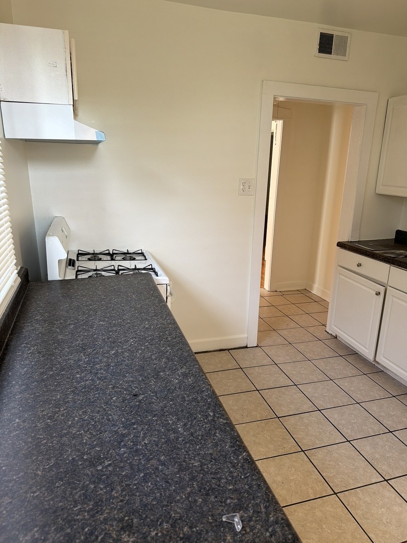 7741 S Yates Boulevard Unit: 3