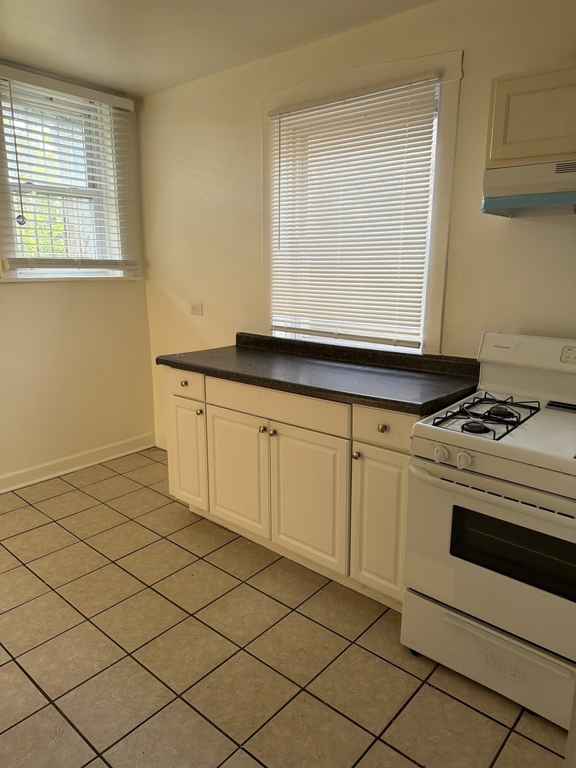 7741 S Yates Boulevard Unit: 3