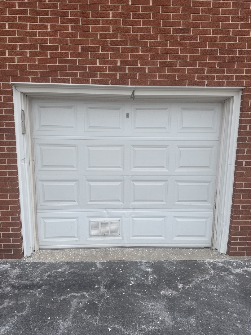 5721 CIRCLE Drive Unit: 304