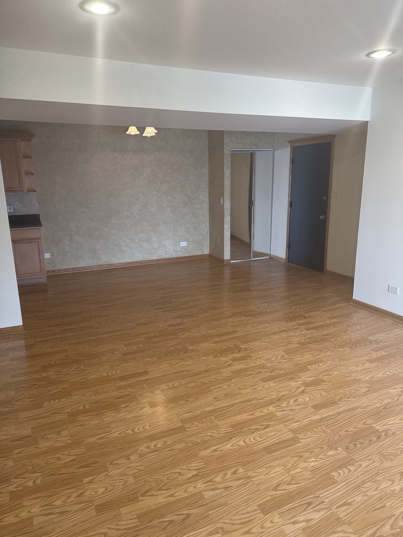 5721 CIRCLE Drive Unit: 304