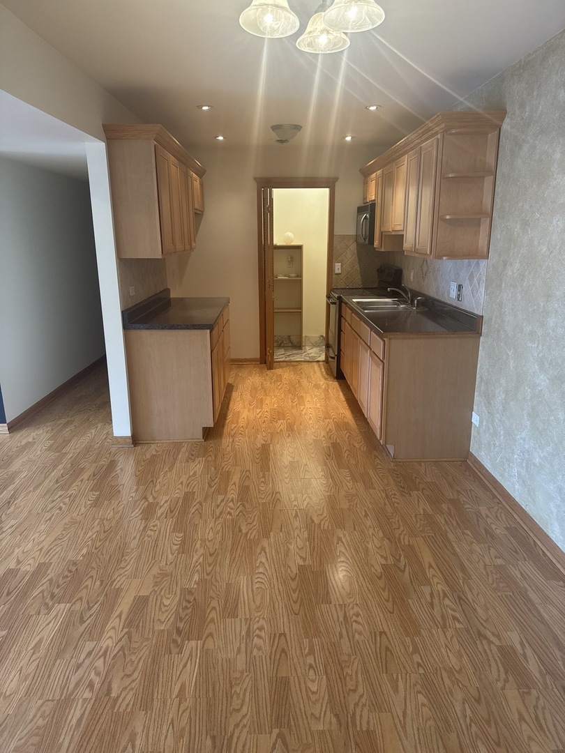 5721 CIRCLE Drive Unit: 304
