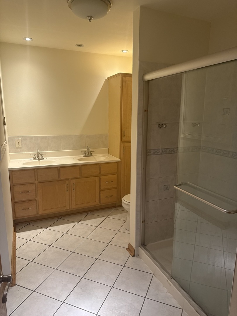 5721 CIRCLE Drive Unit: 304