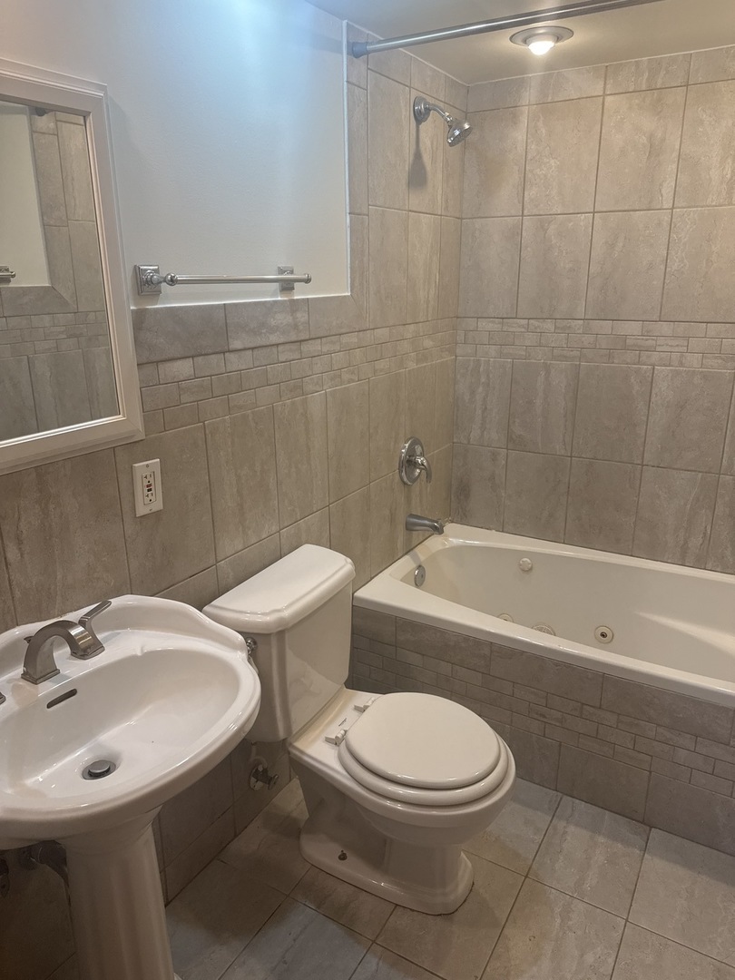 5721 CIRCLE Drive Unit: 304