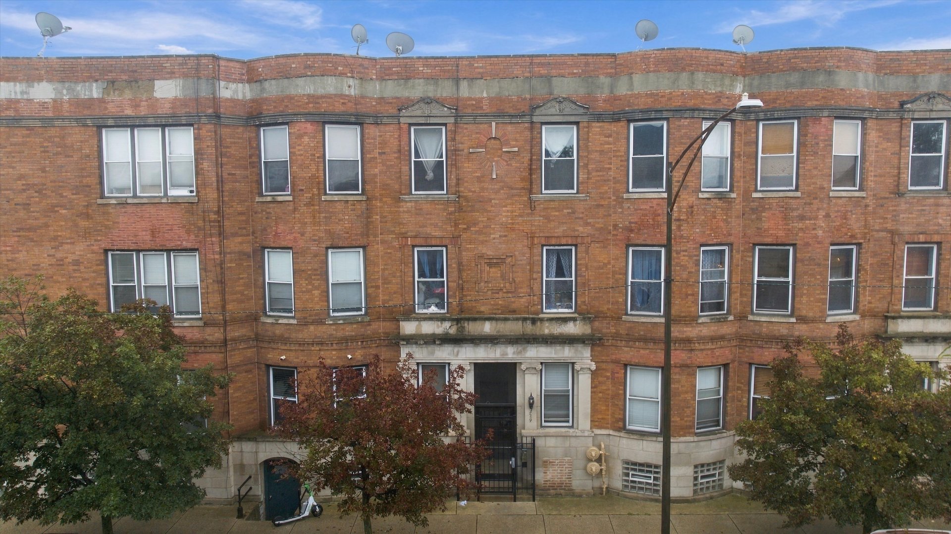 231 E 59th Street Unit: 1