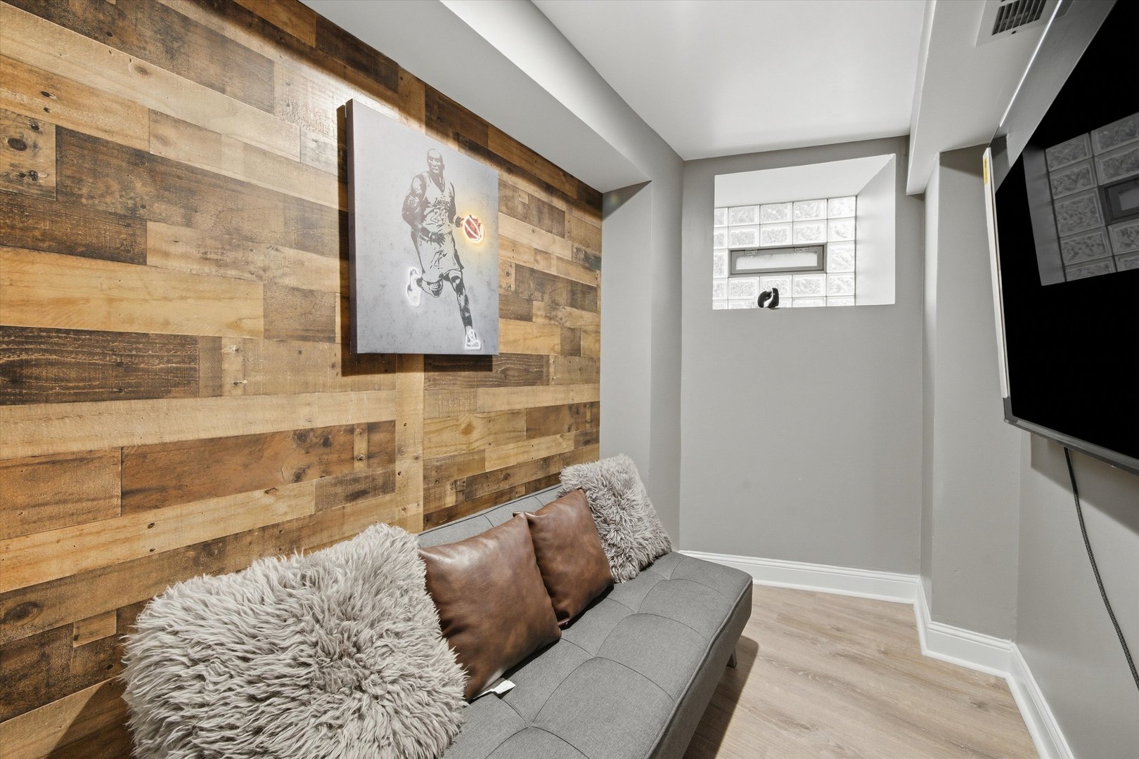 231 E 59th Street Unit: 1