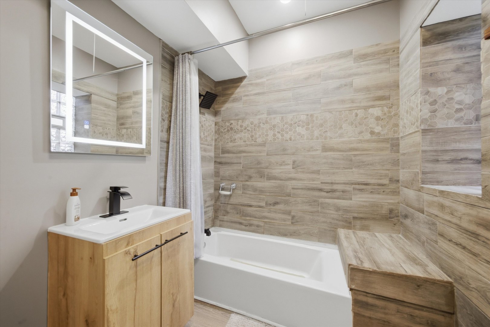 231 E 59th Street Unit: 1