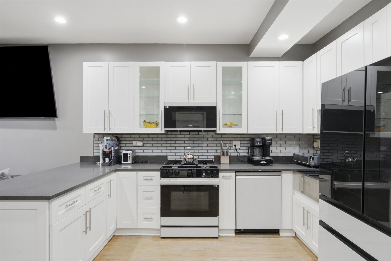 231 E 59th Street Unit: 1