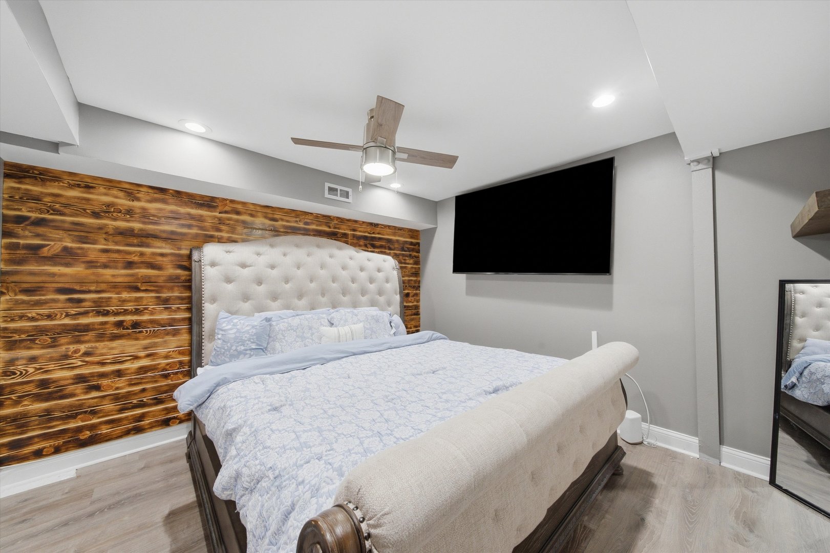231 E 59th Street Unit: 1