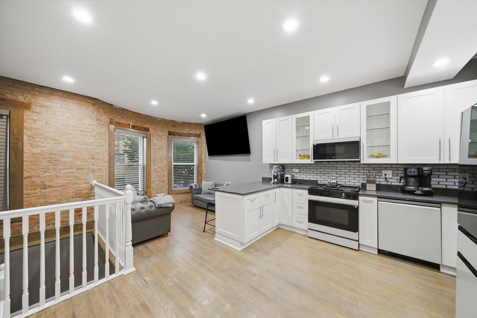 231 E 59th Street Unit: 1