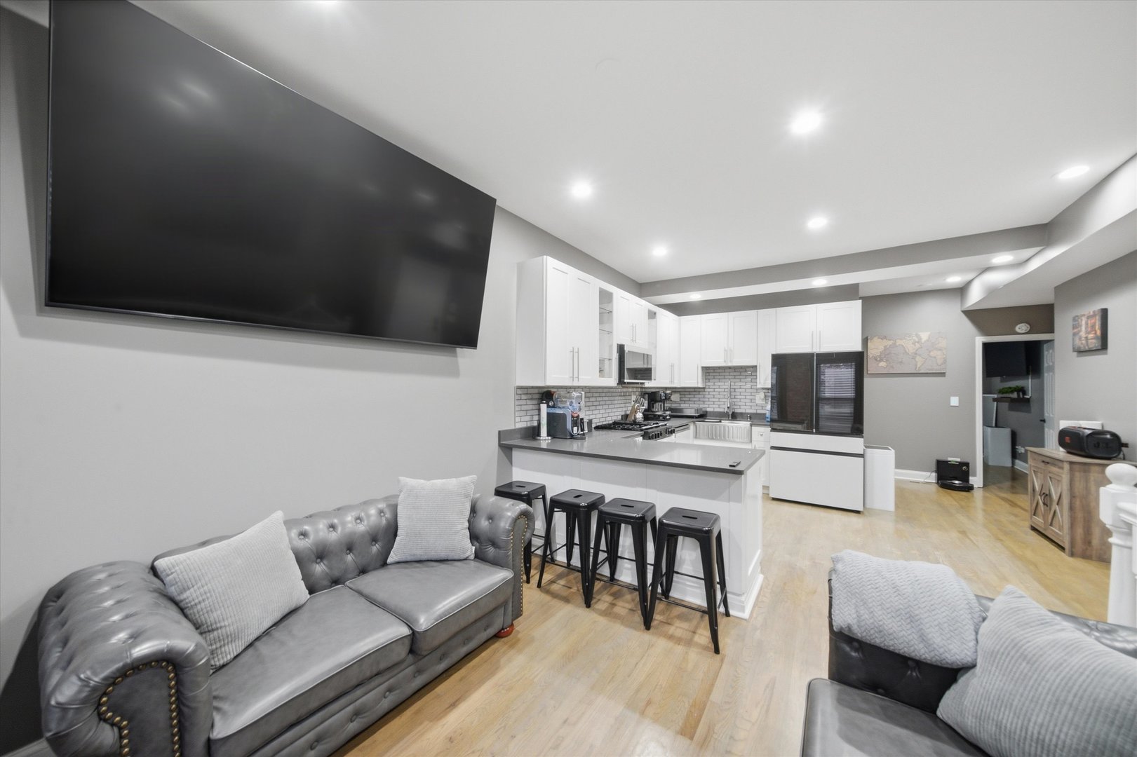 231 E 59th Street Unit: 1