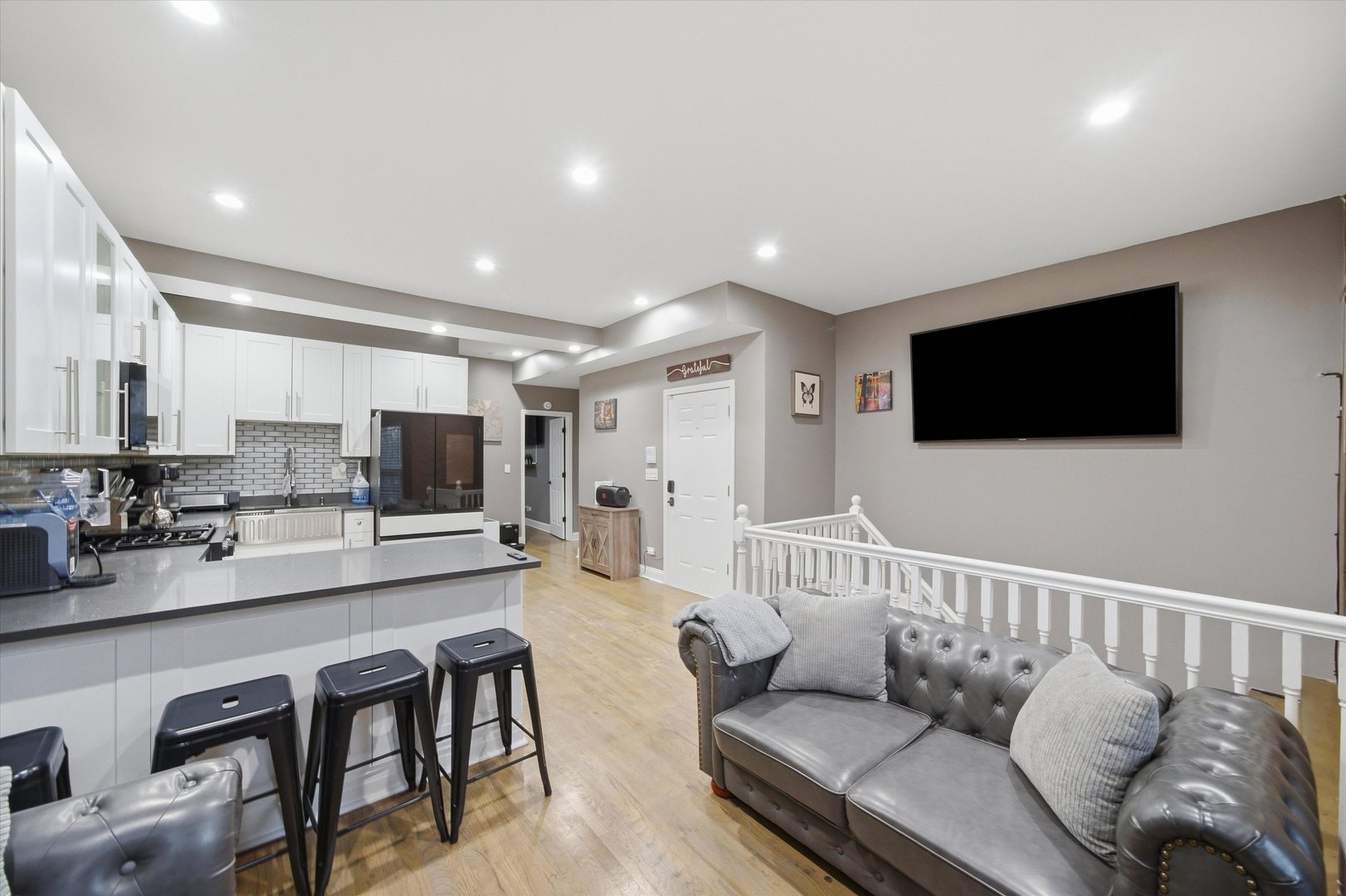 231 E 59th Street Unit: 1
