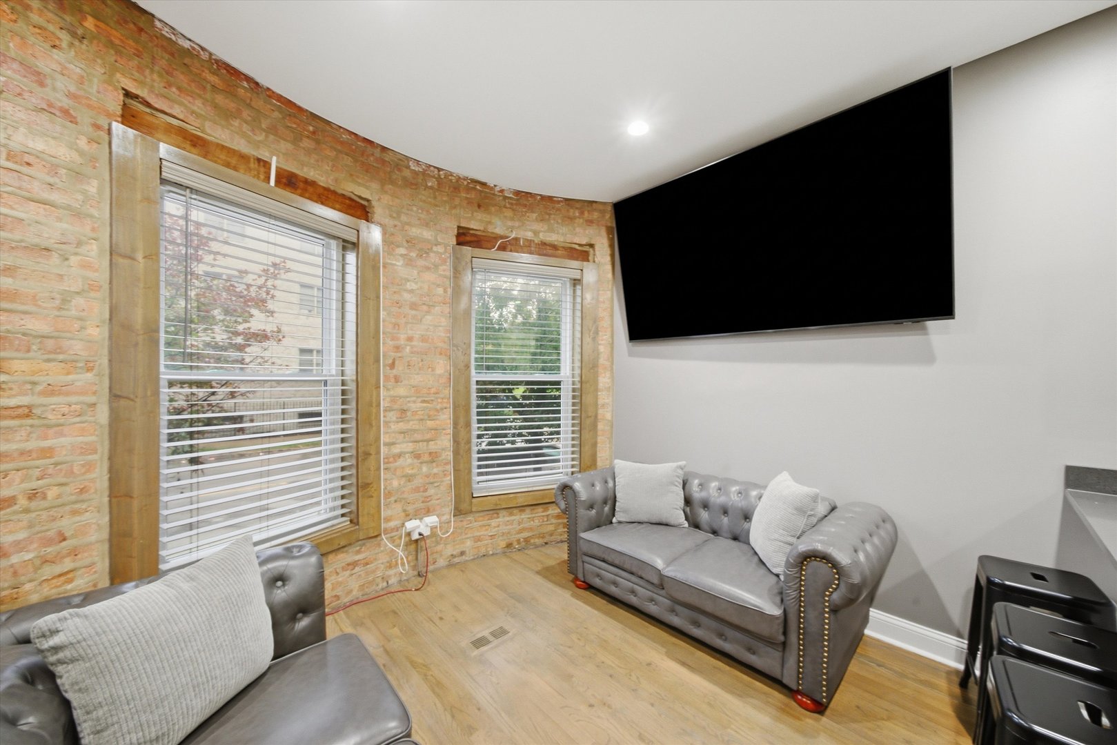 231 E 59th Street Unit: 1