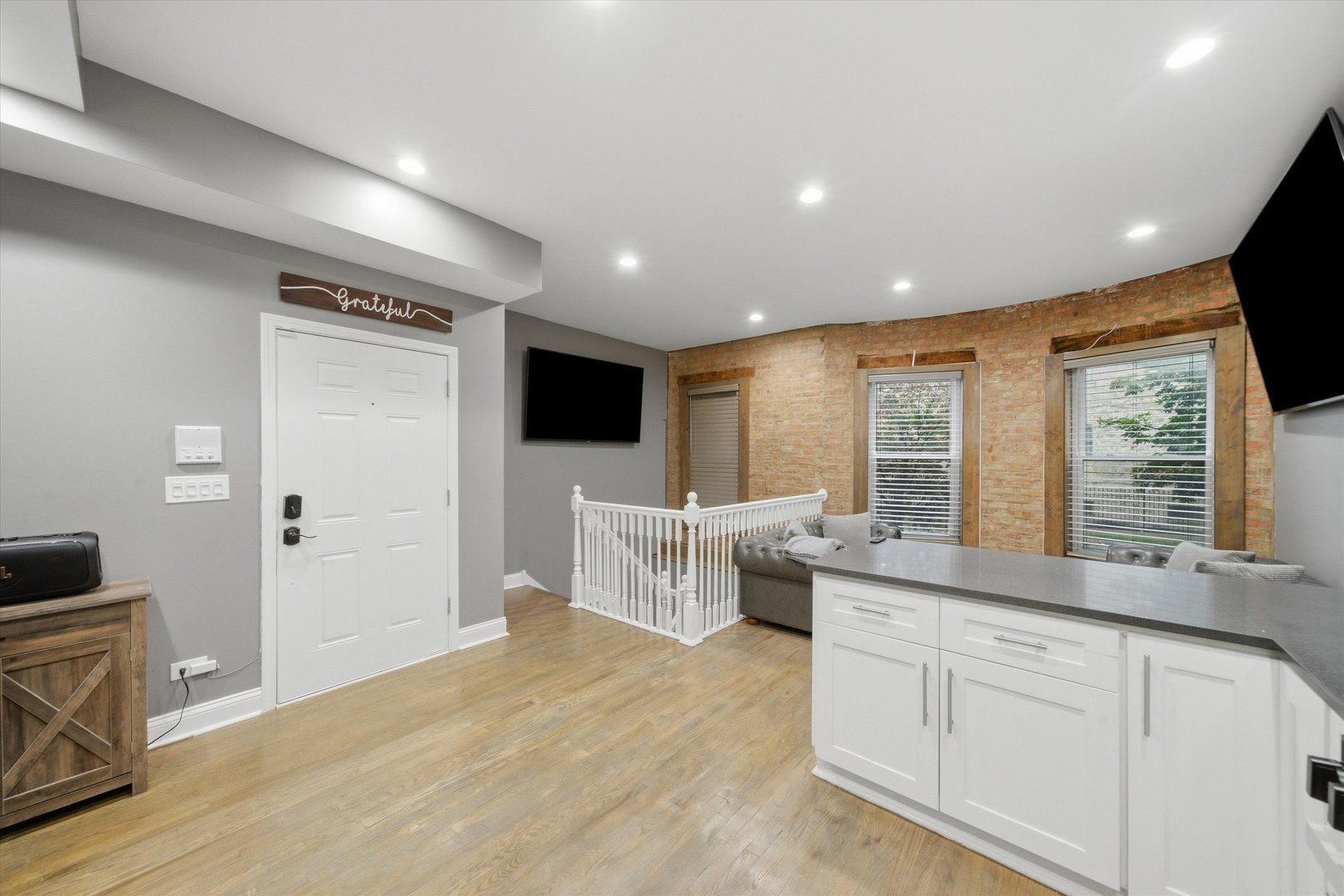231 E 59th Street Unit: 1