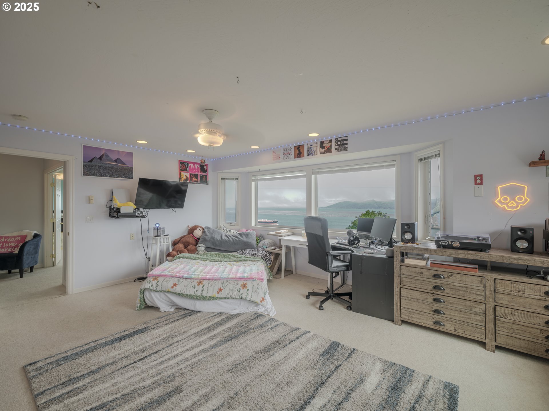 183 W GRAND AVE