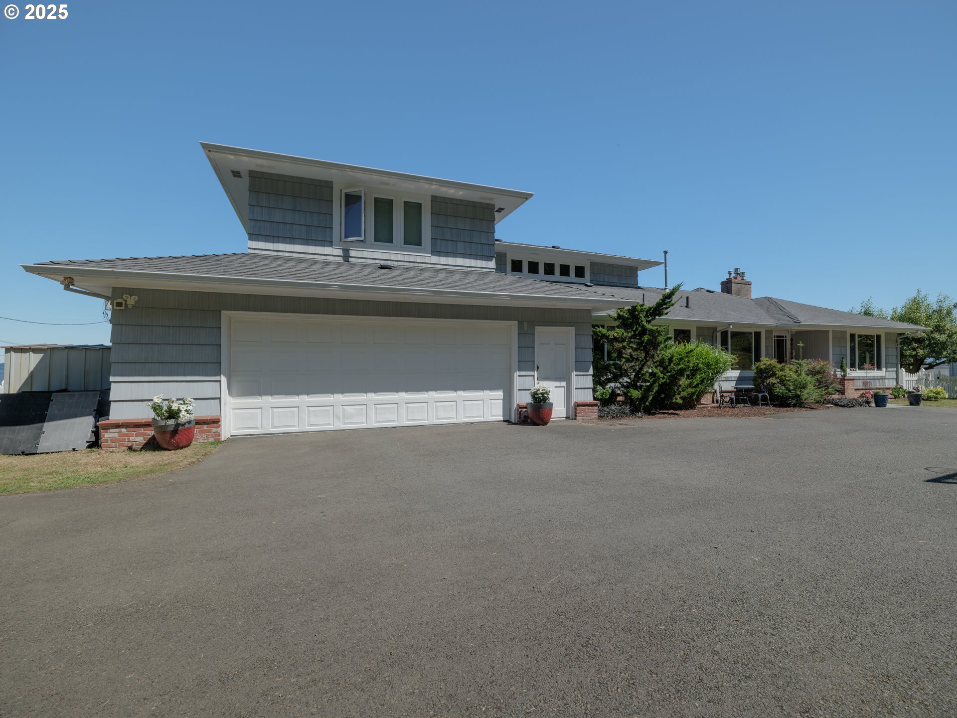 183 W GRAND AVE