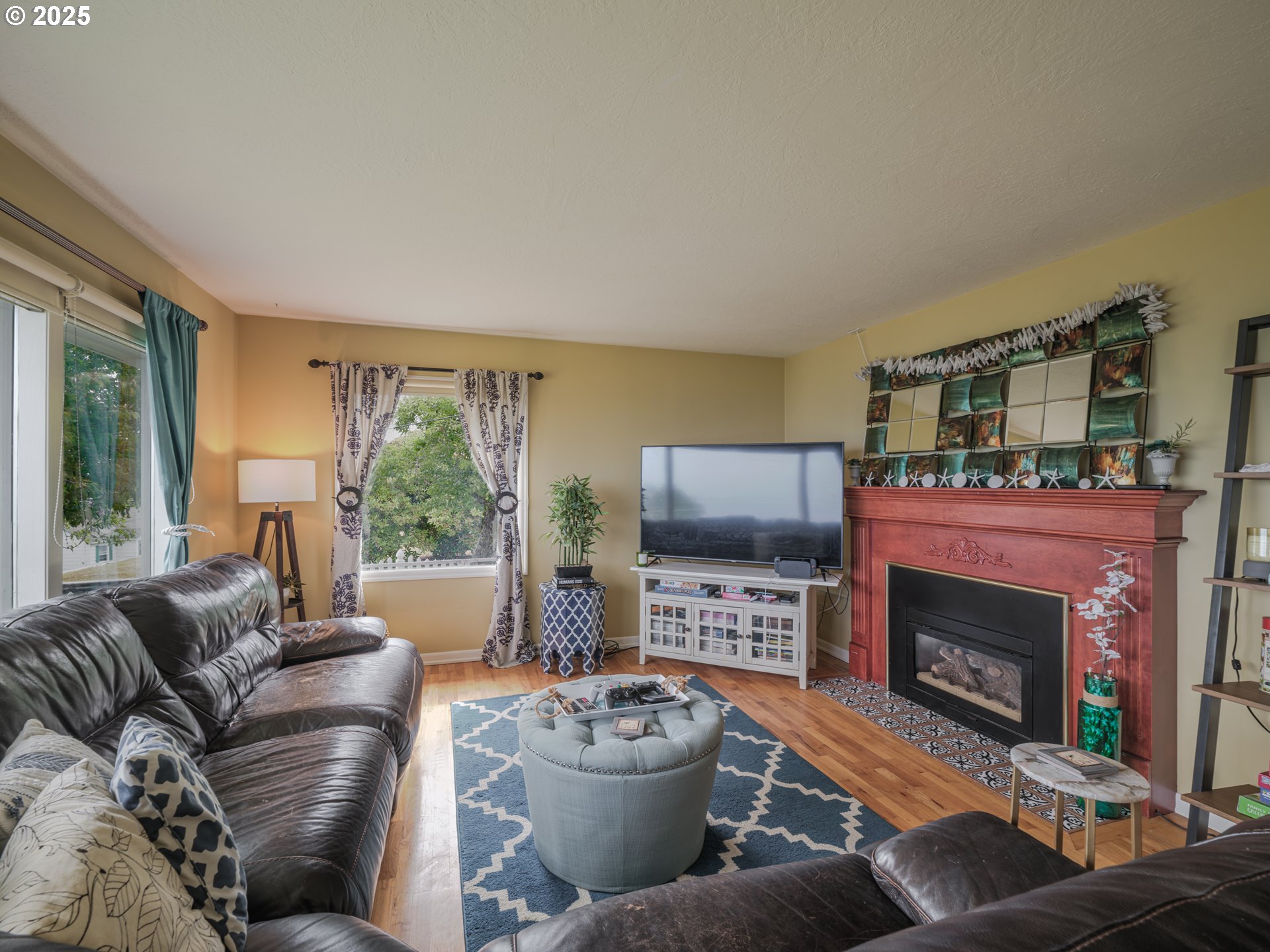 183 W GRAND AVE