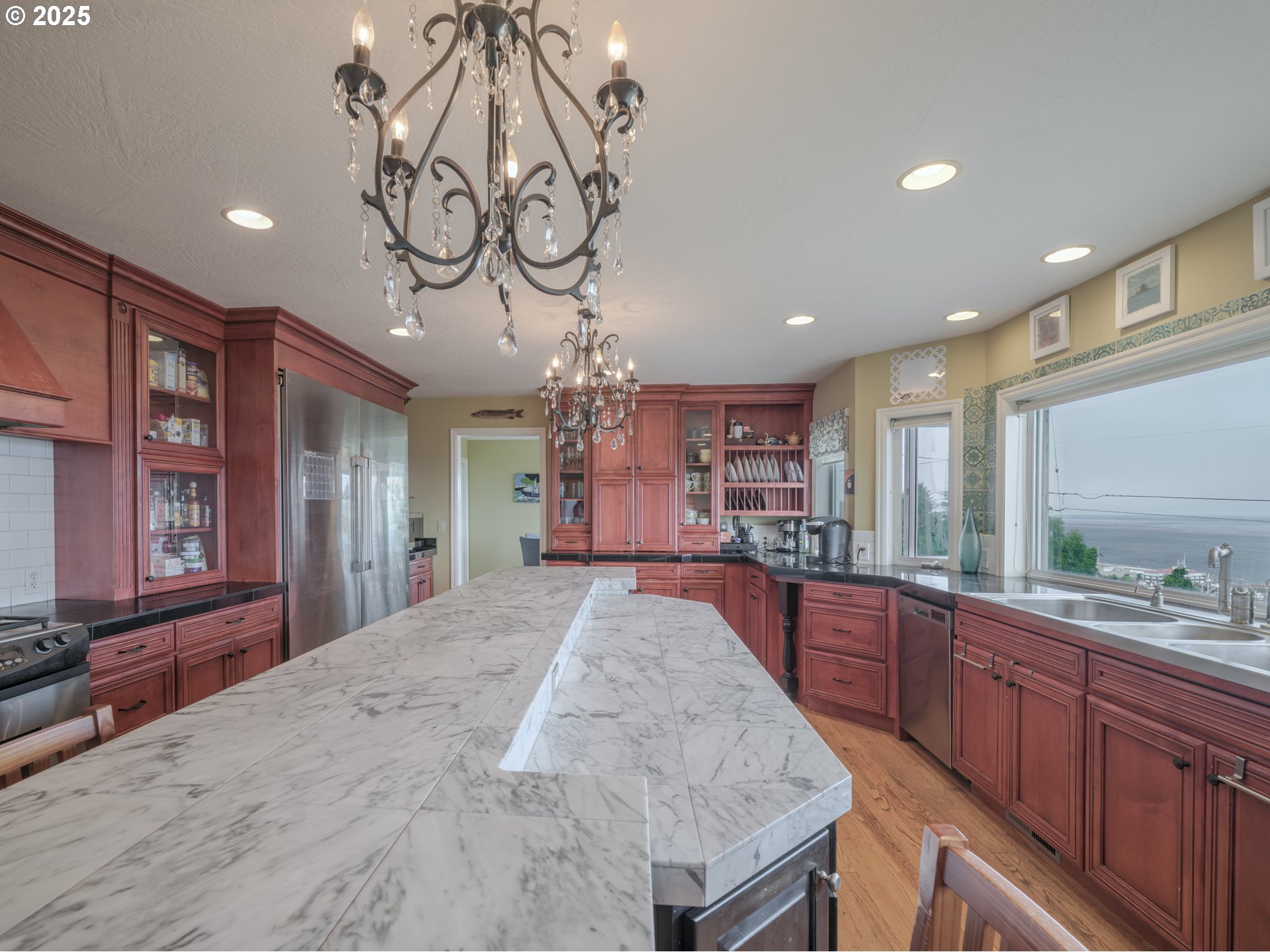 183 W GRAND AVE