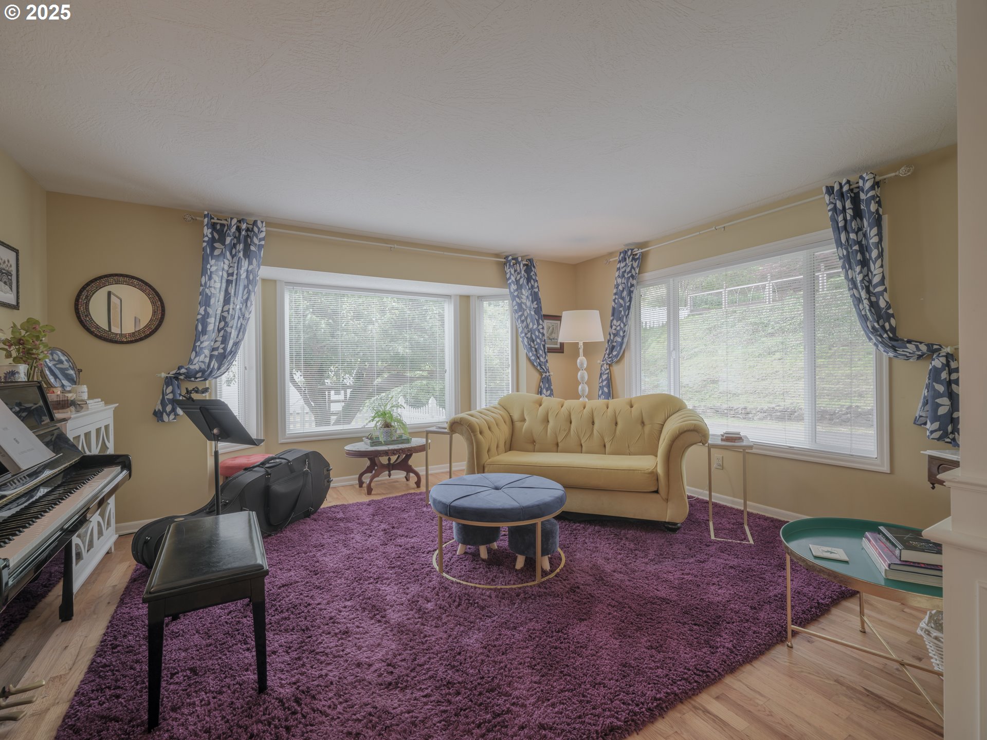 183 W GRAND AVE