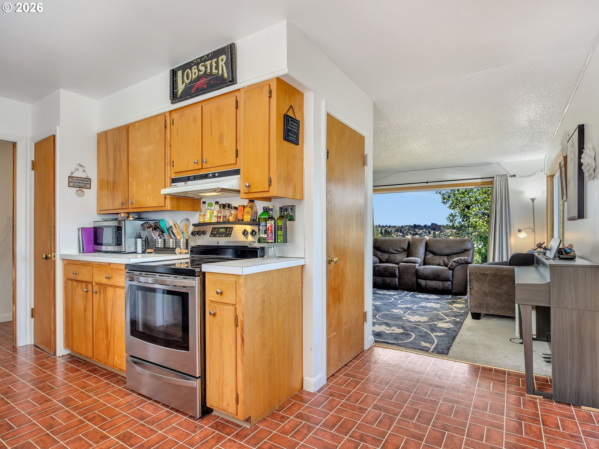 3522 GRAND AVE