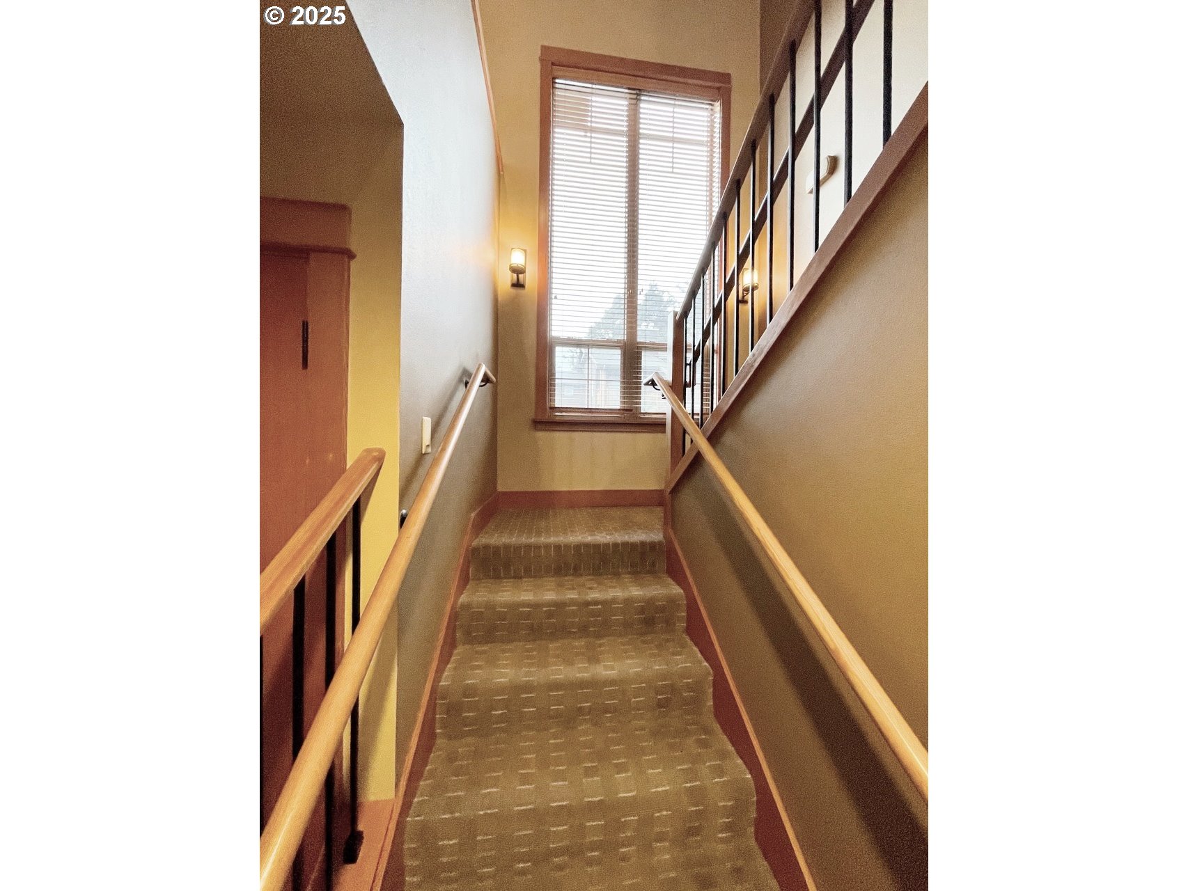 132 E SURFCREST AVE