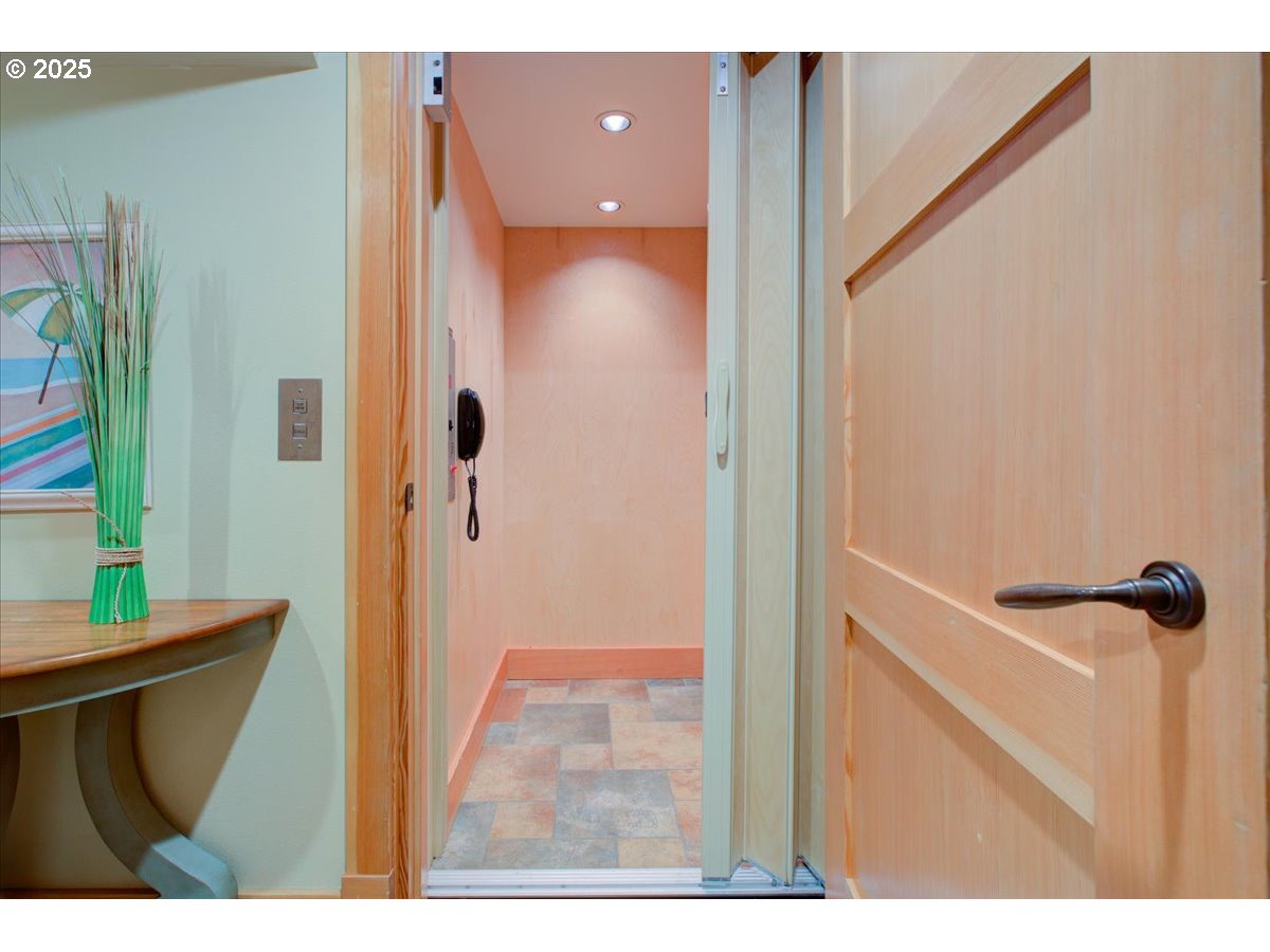 132 E SURFCREST AVE