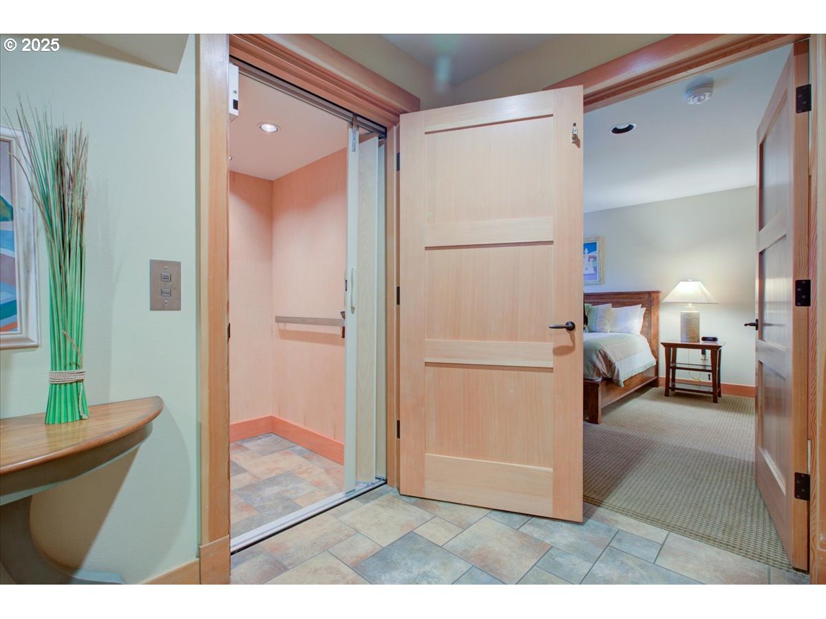 132 E SURFCREST AVE