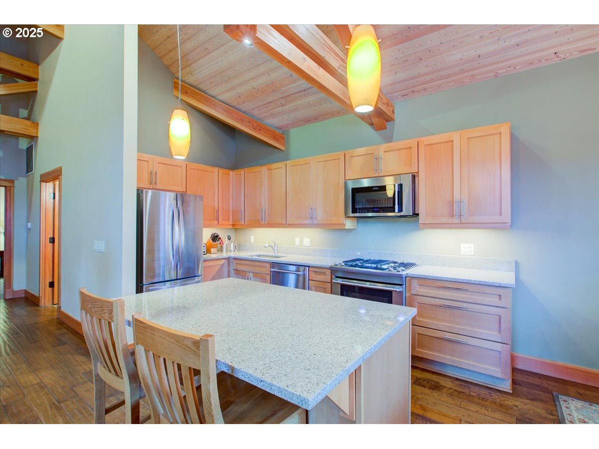 132 E SURFCREST AVE