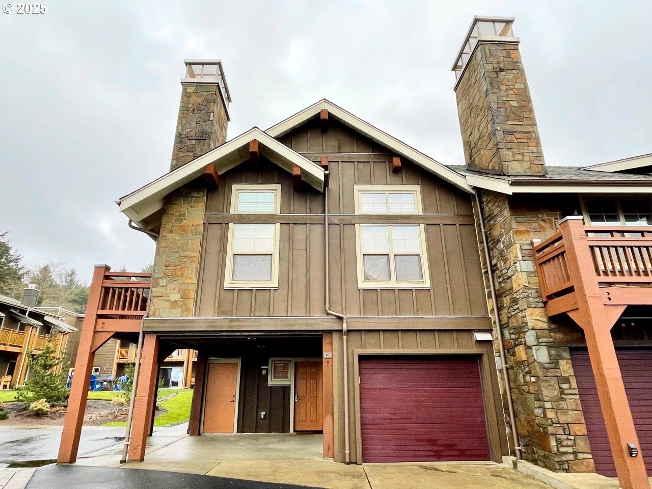 132 E SURFCREST AVE