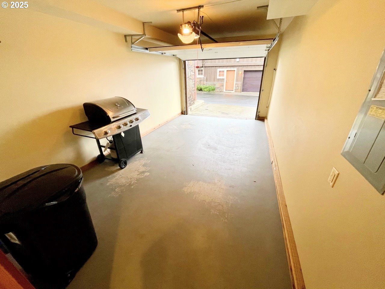 132 E SURFCREST AVE