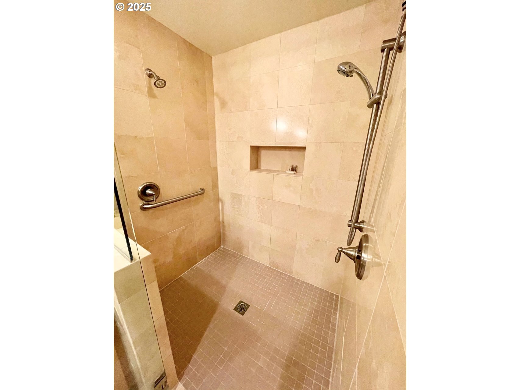 132 E SURFCREST AVE