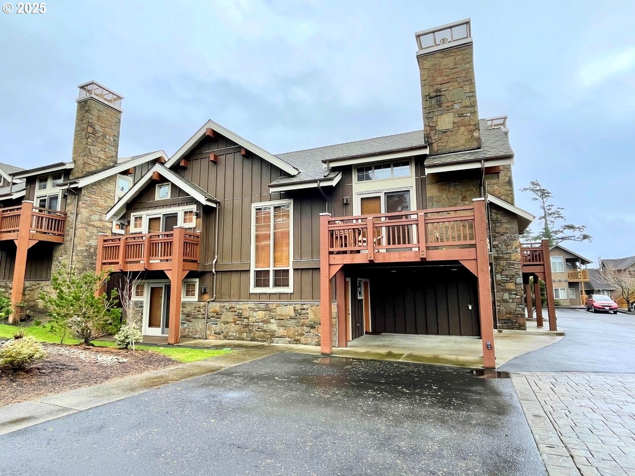 132 E SURFCREST AVE