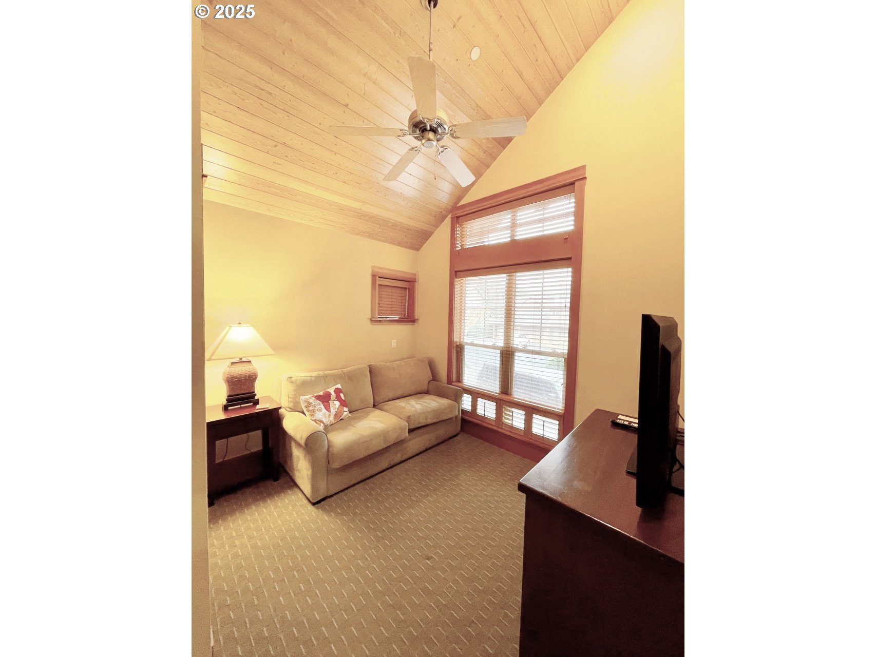 132 E SURFCREST AVE