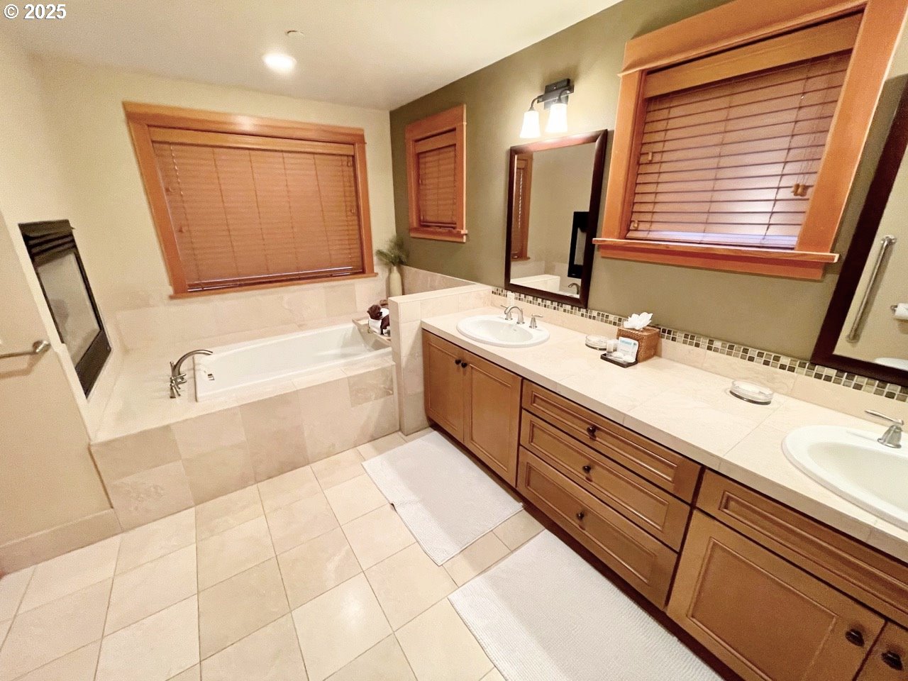 132 E SURFCREST AVE