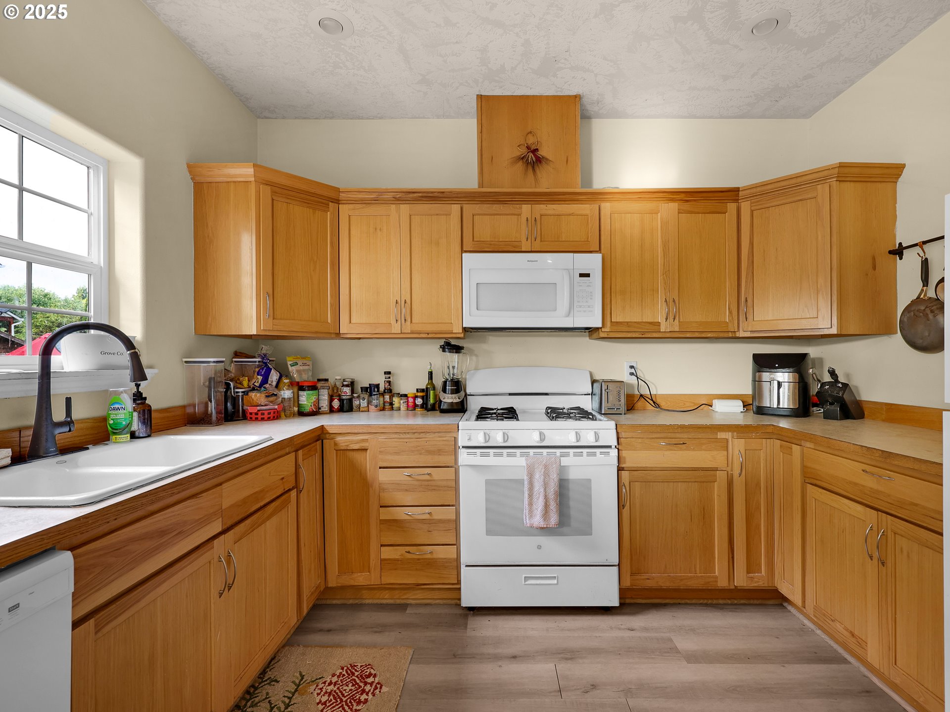 1949 HUCKLEBERRY DR