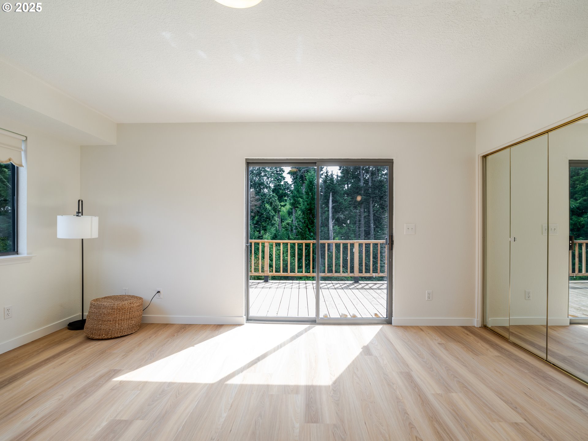 23 SKYLINE AVE