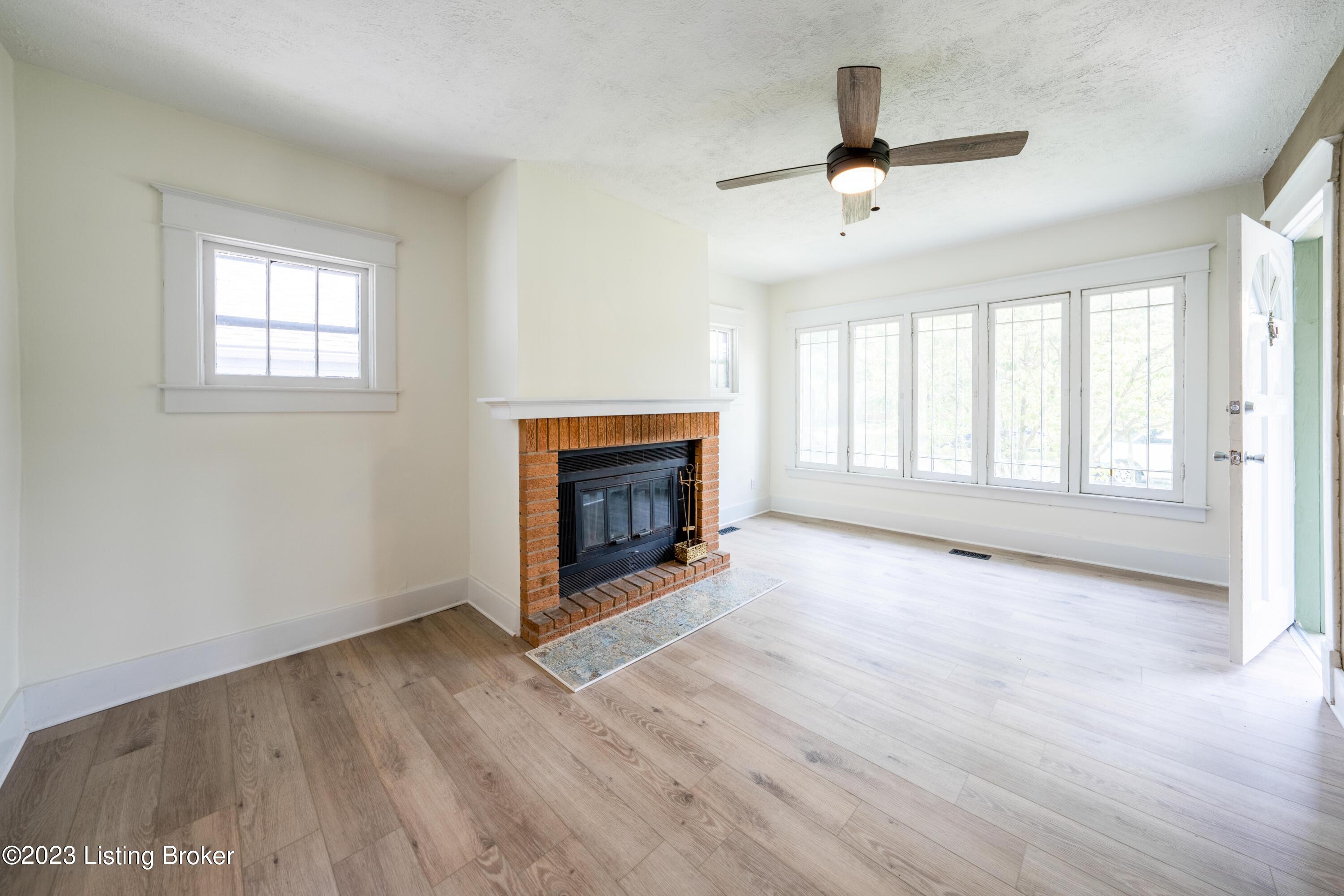 715 W Kenwood Dr