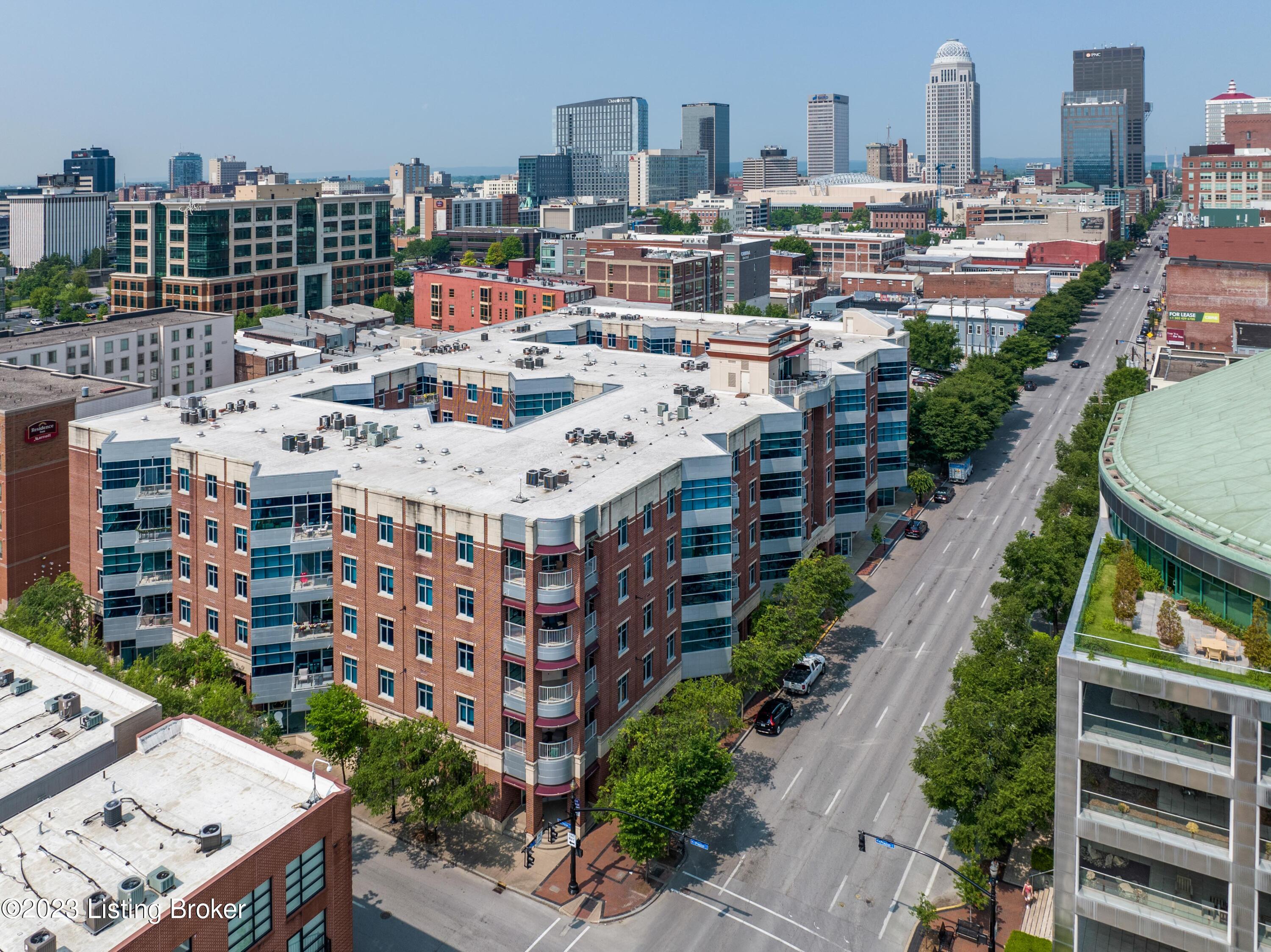 324 E Main St, 525