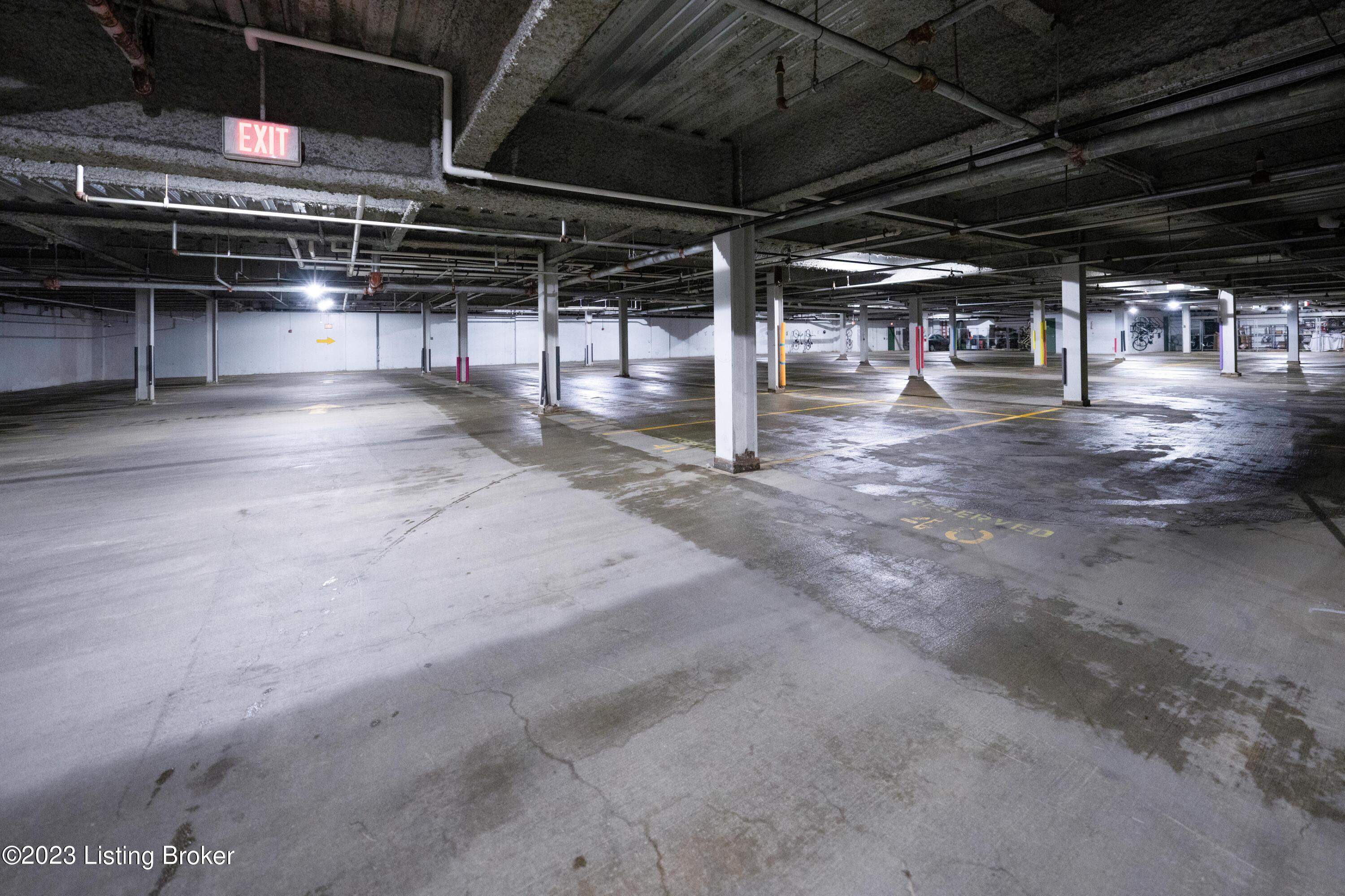 324 E Main St, 525