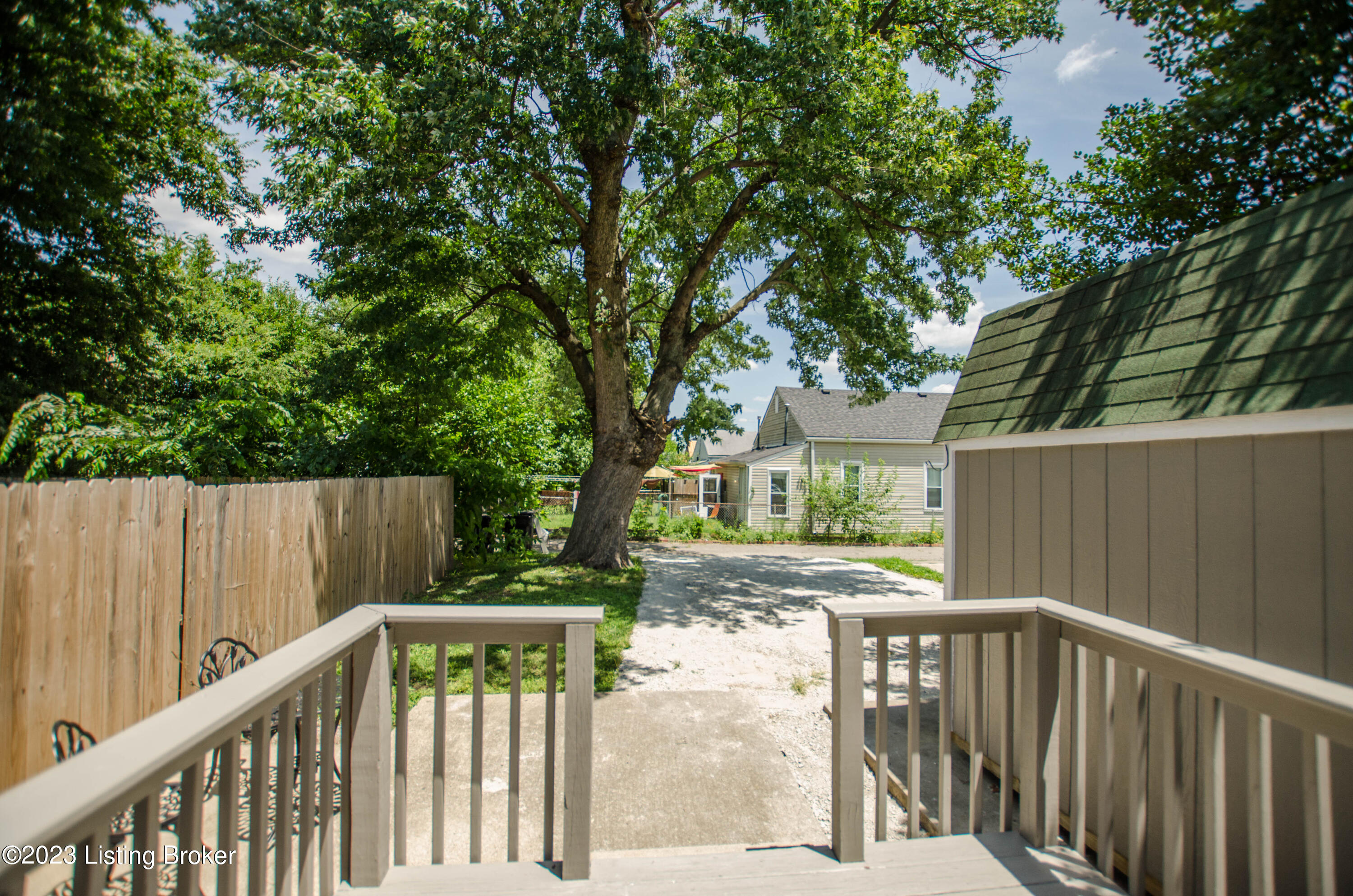 2121 Bradley Ave